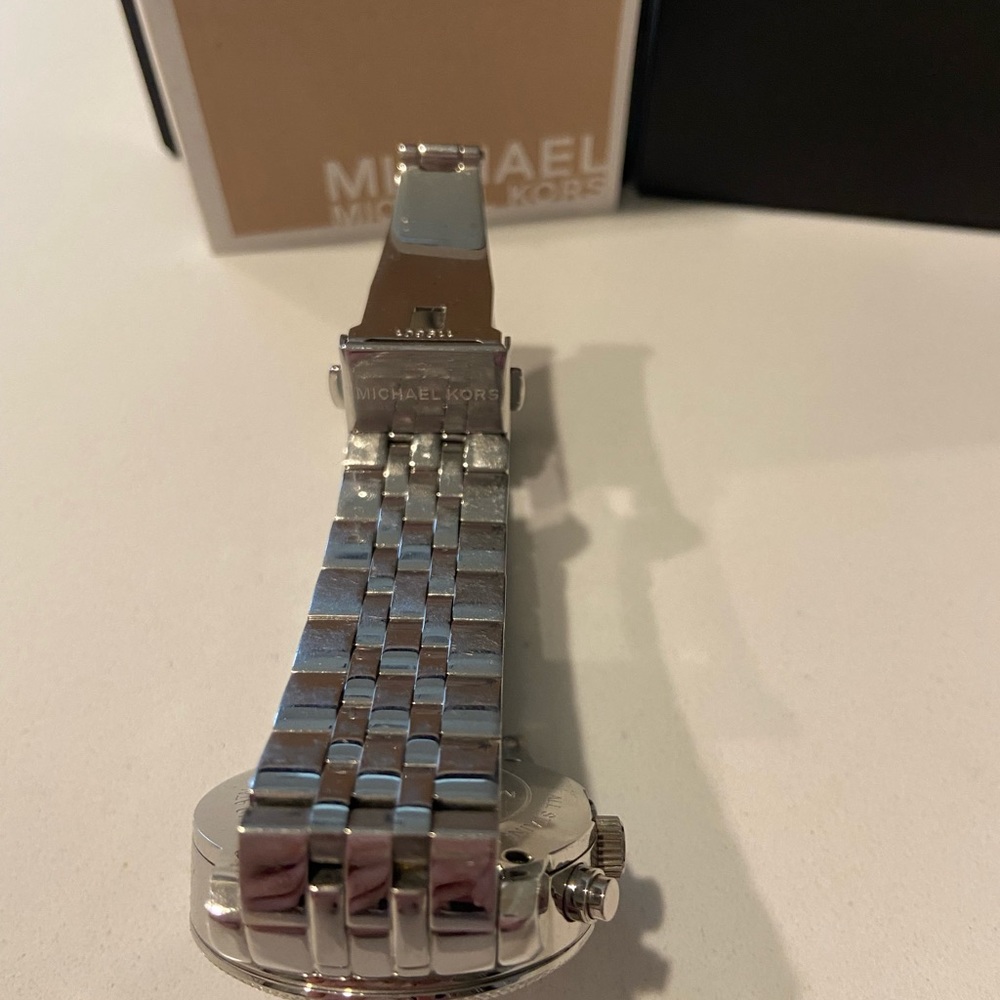 Michael Kors silver watch - Picture 3 of 5